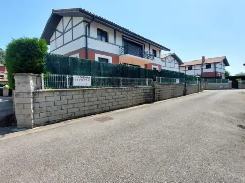 Chalet en Barrio Samano, 74